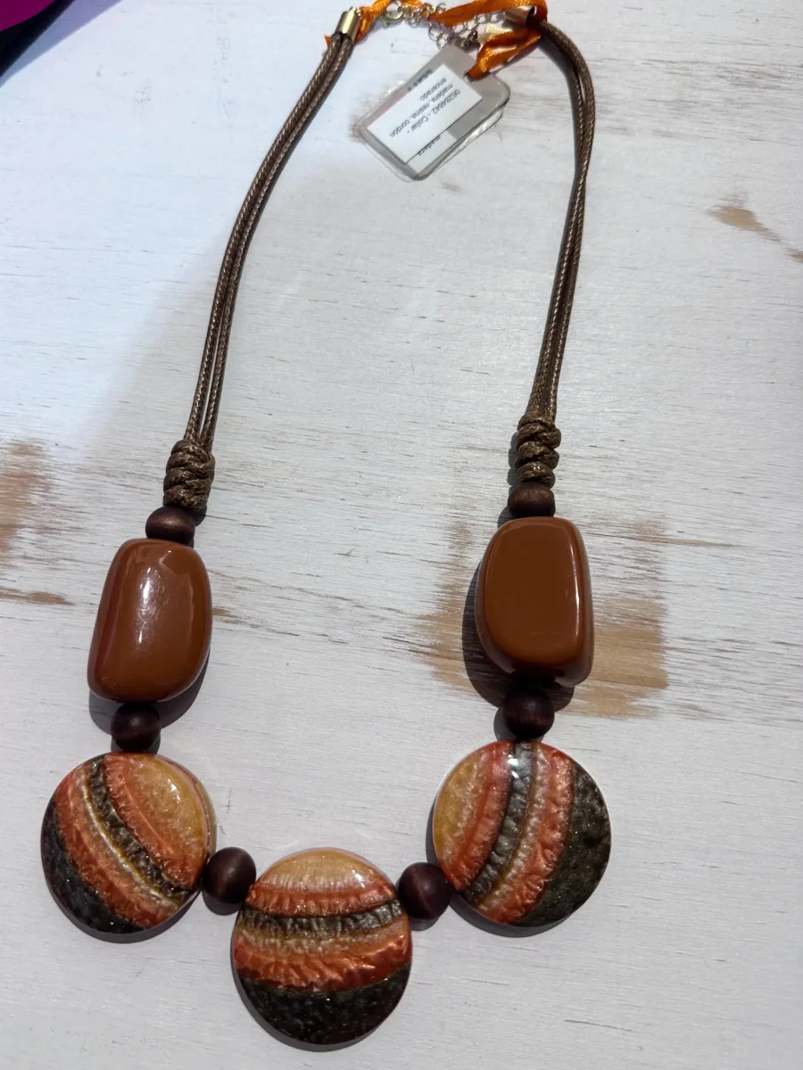 Collar Tantrend de Madera, Resina y Cordón Encerado - Imagen 3