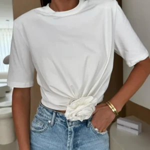 Camiseta con rosa