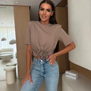 Camiseta con rosa