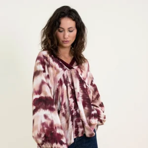 Blusa Oversize con Escote V y Ganchillo – Estilo Bohemio Chic