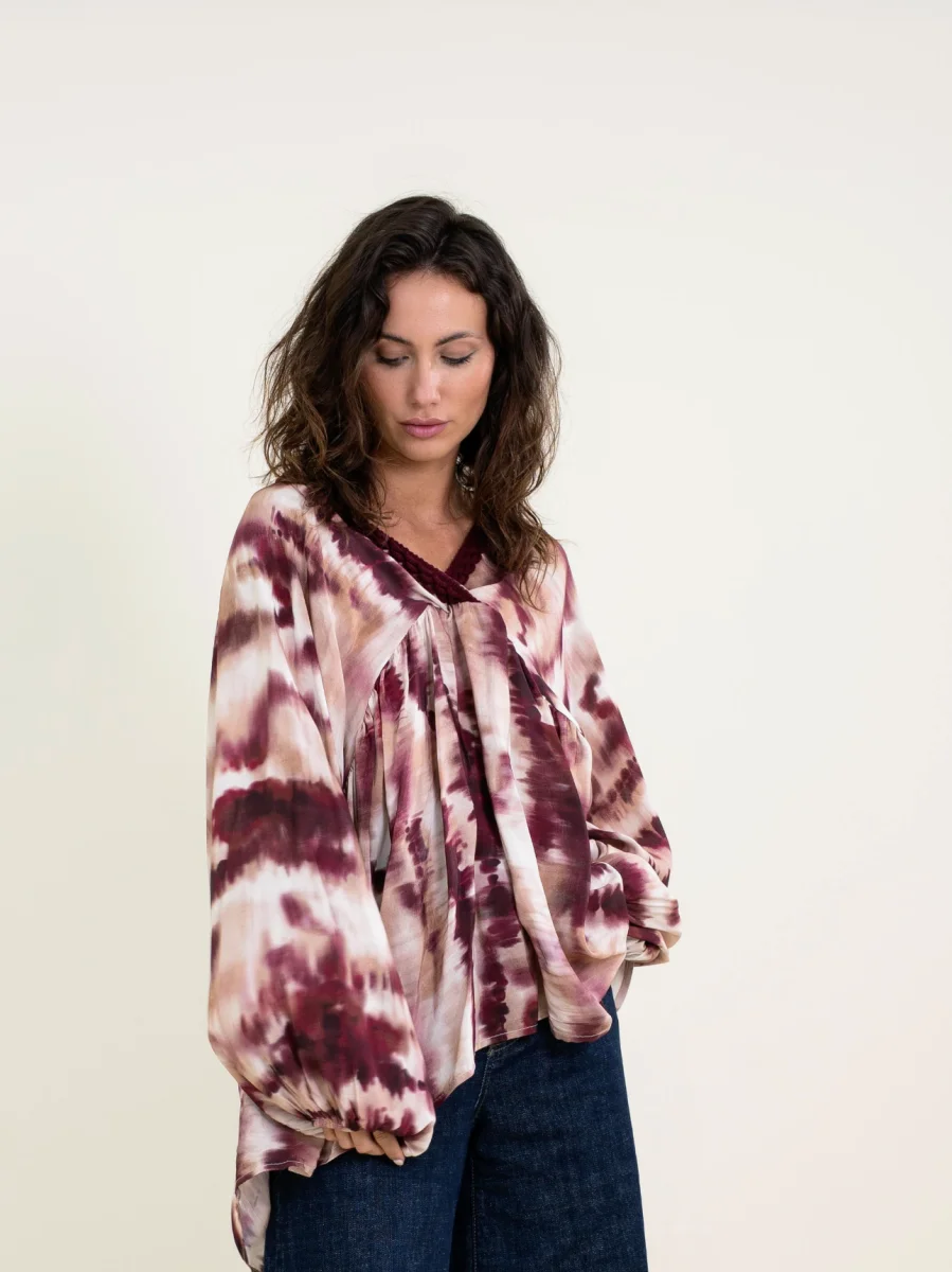 Blusa Oversize con Escote V y Ganchillo – Estilo Bohemio Chic - Imagen 2